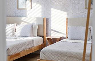 Heated Pool & Spa Mini Golf Bowling Game Room perfect for family - Photo 33