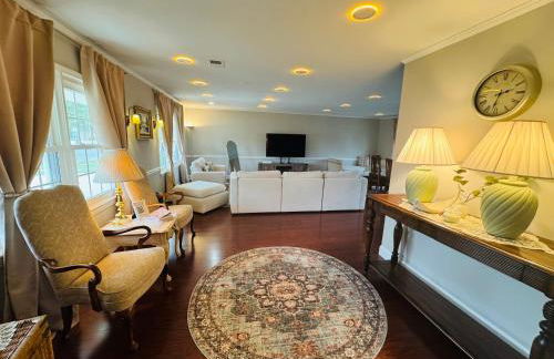 Bright Home for Family and Groups with Patio - Foto 1