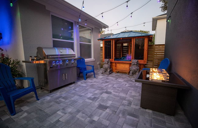 Newly Constructed Modern Pet Friendly Zen Home W/ Private Home Theater & Hot Tub! 1 Bedroom Home by RedAwning - Photo 36