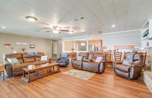 Lakefront Gem with Boat Dock and Fishing Pier in Many - Foto 5