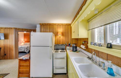 Ice Fish and Snowmobile Riverfront Manistique Cabin - Foto 9