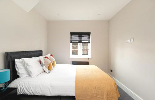 Skyvillion - COZY LARGE 4 & 1 Bed Apartments in London Enfield, Mins to Tube Station, Free Wi-Fi - Foto 67