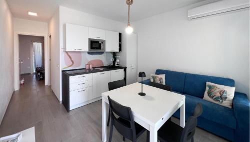 1 Bedroom Gorgeous Apartment In Isola Rossa - Foto 5