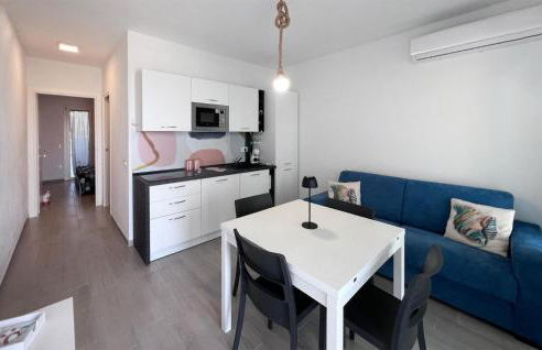 1 Bedroom Gorgeous Apartment In Isola Rossa - Foto 5