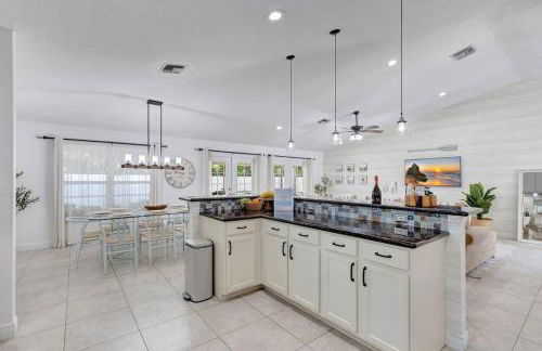 Hottub! Mini Golf! Water Access! Pets! 5min beach! - Foto 48