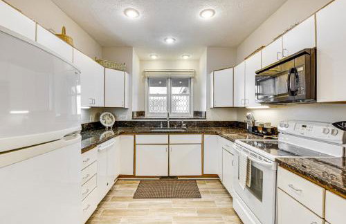 Boat, Golf and Swim Keowee Key Condo with Lake Views - Foto 9