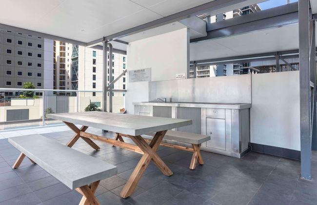 Oaks Brisbane Festival Suites - Photo 73