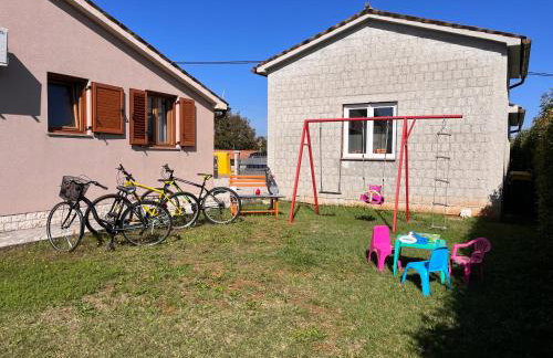 Villa Mirela with a comfortable garden and pool - Foto 26