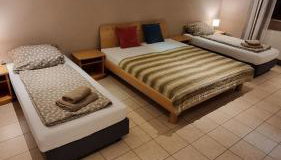 Basecamp 60 am Waldrand - für Gruppen Familien Monteure - helles 2-Zimmer-Souterrain - Frankfurt, Hanau, Gießen - kostenlose Parkplätze - Foto 2