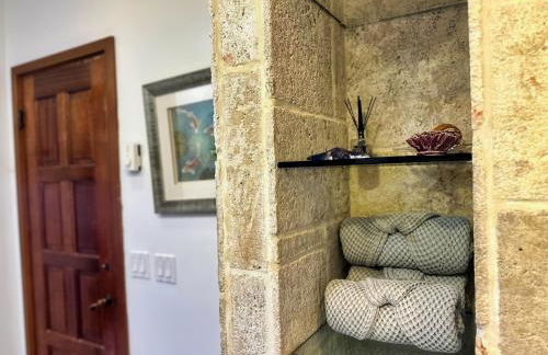 Hillside villa w ocean views, pool & hot tub - Foto 11