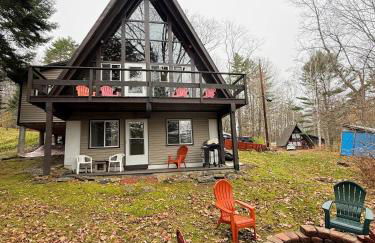 4M Cozy A-Frame in Bethlehem, NH - Fireplace, Firepit & Close to Skiing & Trails, Dogs welcome! - Photo 5