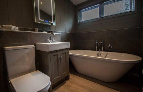 High Oaks Grange - Contemporary Lodges - Photo 19