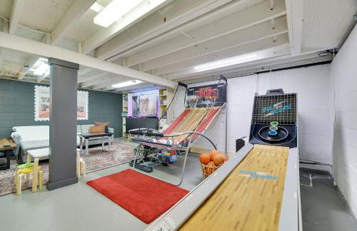 Family Pocono Gem by the lake with private sauna, hot tub, and huge game room - Foto 8