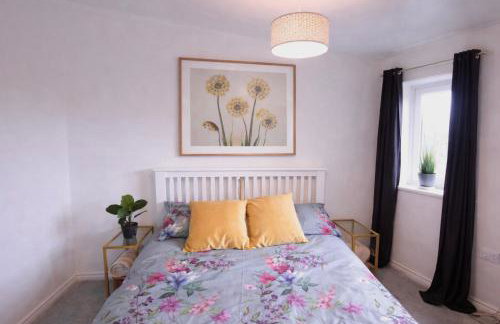 Stylish 2-Bed flat near IKEA & J9 M6 Free Parking - Foto 16