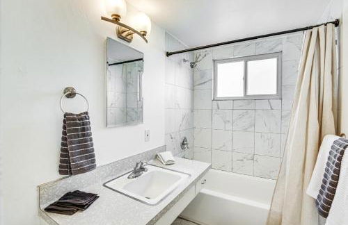 3 Mi to Balboa Park Water-View Condo with Balcony - Foto 12