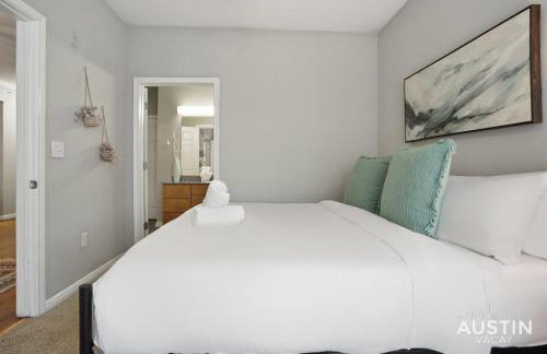 West Campus Accommodations Pool and King Bedrooms - Foto 13