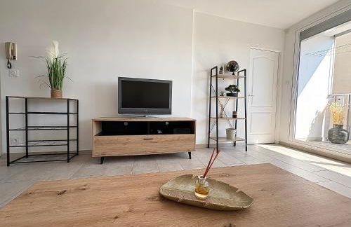 Comfortable and bright renovated 4-room apartment 5' downtown - Photo 6