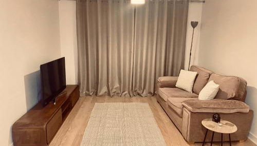 Wolverhampton Apartment with Free Parking 1 minute from the train station - Foto 4