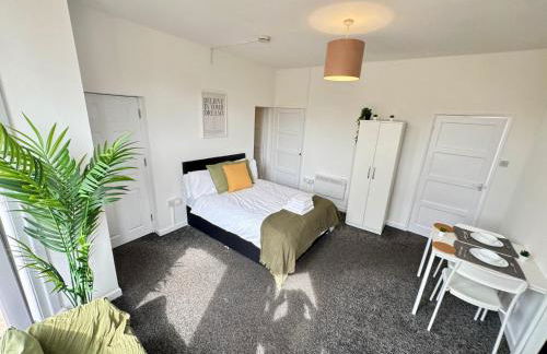 THE SPRINGFIELD SUITE - ONE BEDROOM APARTMENT - KIDDERMINSTER CENTRAL - SLEEPS 3 GUESTS - PARKING INCLUDED - WEST MIDLANDS SAFARI PARK LOCATIOn - Foto 11