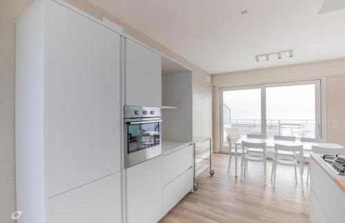 Beachfront Penthouse with private parking - Foto 20