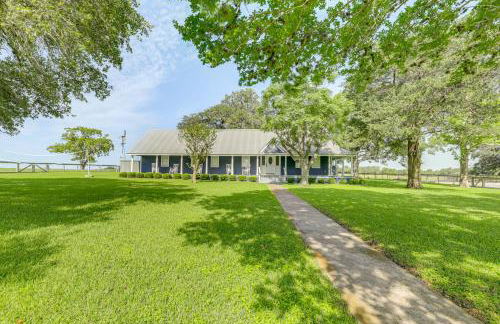 Fire Pit, Pickleball, Pool! Schulenburg Farmhouse - Foto 37