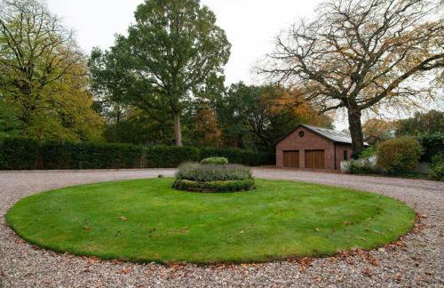 Luxury Coach house next to woodland in Knutsford - Photo 2