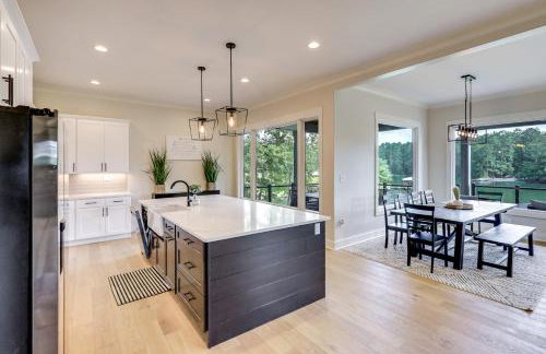 Dock and Views Spacious Lake Sinclair Retreat - Foto 7