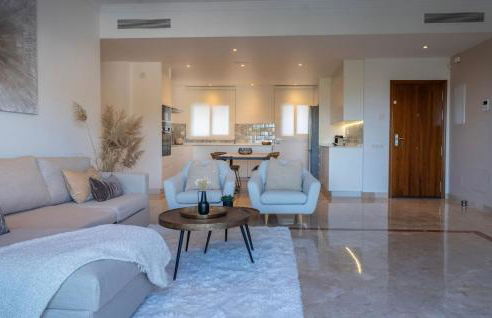 Serene hideaway, luxurious 2-bedroom penthouse apartment in the exclusive Paraíso Pueblo - Photo 4