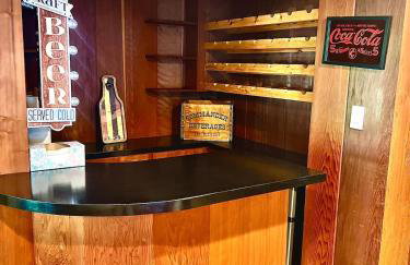 Pet-friendly Rustic Mtn Home PLUS Apt - Foto 22