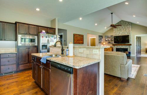 Flippin Home with Deck and Grill Steps to White River - Foto 10