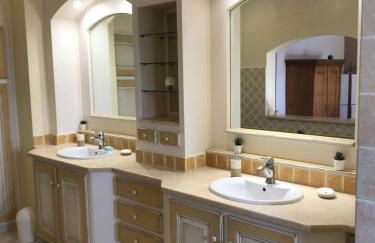 84A - "Mas d'Elise" magnificent villa with pool in the heart of Luberon - Foto 24