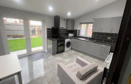 Cosy 4 bedroom holiday let Stevenage 22mins from London on the train - Foto 18