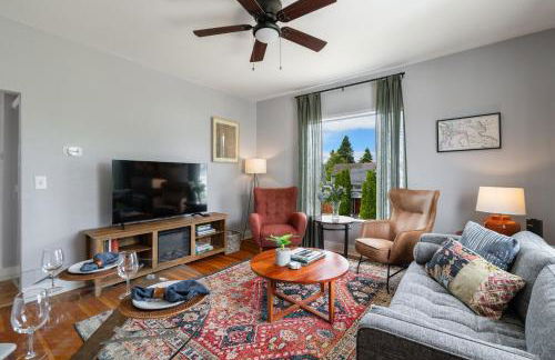 King Bed, Near DT and Best Restaurants, Pets OK! - Foto 1