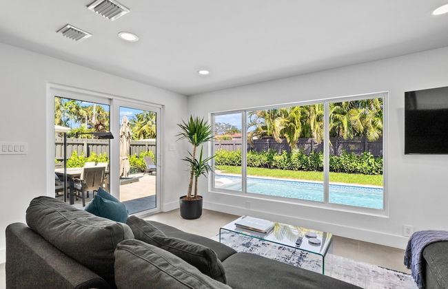 Stunning Poolside Luxury Retreat - Foto 25