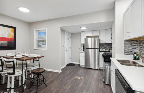 Modern Retreat, Double lot with Pergola, Fire pit, Game room, 5 min to Brookfield Zoo - Foto 6