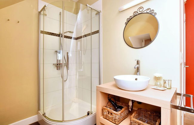 Luxurious Holiday Home in Courtil with Hot Tub - Photo 25