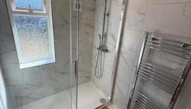 Dudley, Birmingham and Wolverhampton Contractor and Family Stay B69 - Foto 3