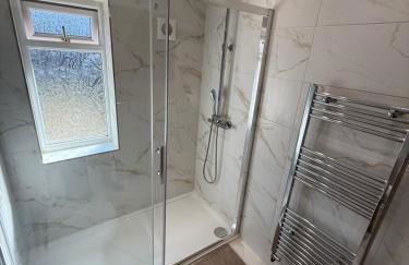 Dudley, Birmingham and Wolverhampton Contractor and Family Stay B69 - Foto 3