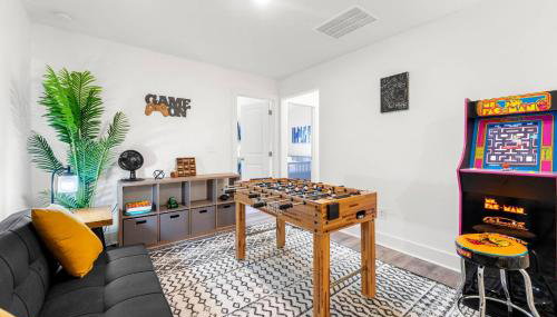 Modern Townhome in Auburn - Foto 1, Game Room, Other