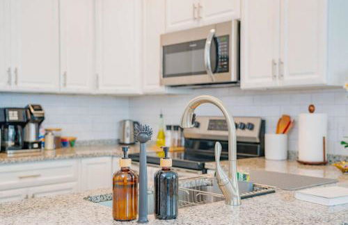 The Botanical Suite Newly Built Upscale Central - Photo 34