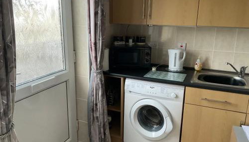 1st Floor Hillview 2 bedroomed Central Location No pets - Foto 5