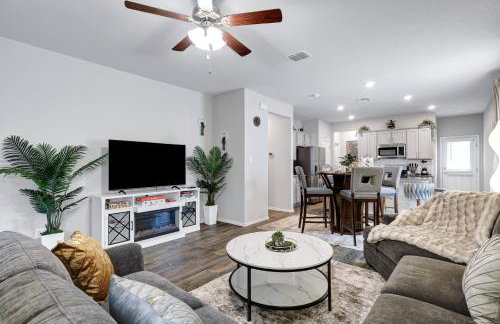 Stylish Hot Tub Retreat BBQ Yard Games WiFi Pets - Foto 8