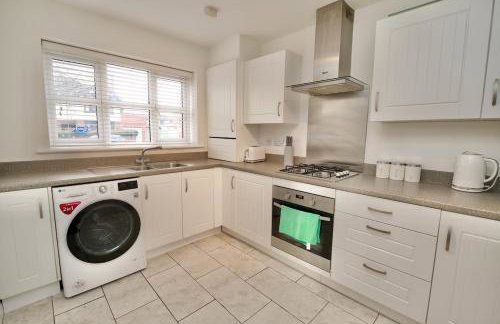 Clothier House - Stylish 3Bed Haven, WiFi & Driveway Parking - Foto 7