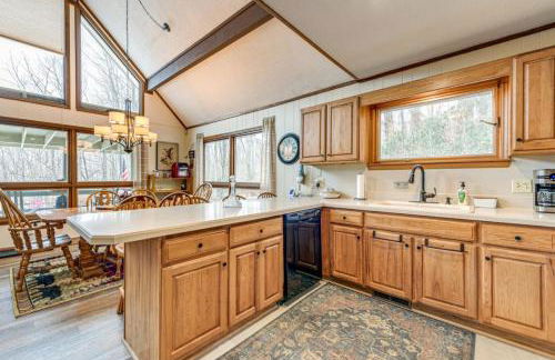 Mountain Getaway with Views and Fire Pit - Foto 12