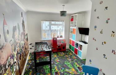 Four Corners Holiday Home with Hot Tub & Sauna - Photo 95