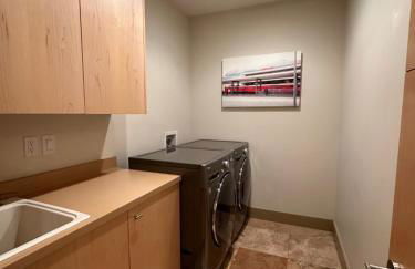 Luxe 4 bed 5 bath with Parking Walk to Capitol, Convention Center, museums and shops - Foto 28