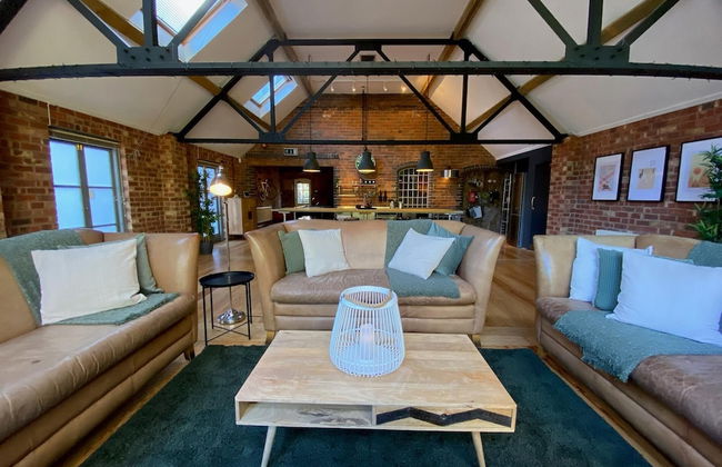 Stunning 3BD Character House near Coleshill - Photo 1