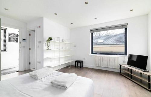 Spacious Multi-Level 3 Bedroom 2 Bathroom Family Apartment Near Hoxton Sleeps 6 - Foto 12