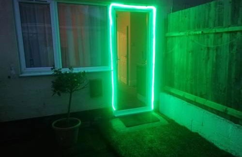 Central Location shops & beach - Photo 1