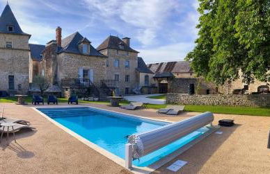 Lou Clapas - Photo 1